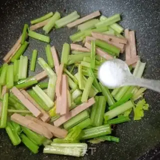 Make Lunch celery step 7