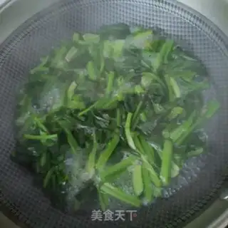 Make Fried omelet with spinach step 1