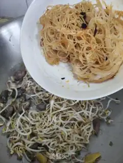 Make Chicken soybean sprouts and tweezers step 6