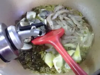 Make The pickle thunder boils round clams and prawns step 6