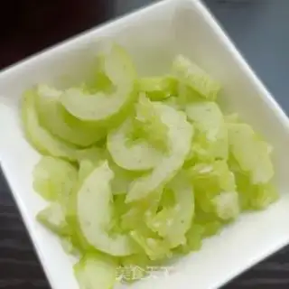 Make White jade cucumbers with sea cucumber step 2