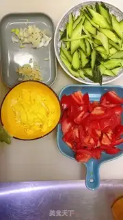 Make Potato cucumber fried eggs step 0