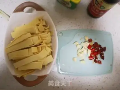 Make Spicy sauce, tofu skin step 1