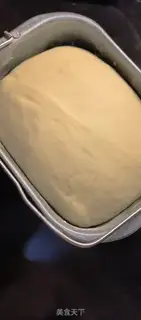 Make The hand tore the meat and bread step 1
