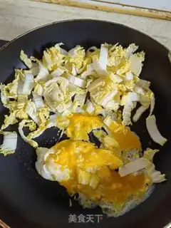 Make Egg fried river powder step 3