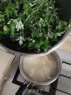 Make Eggs and leaves soup step 3