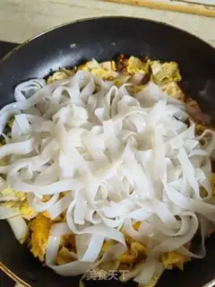 Make Egg fried river powder step 7