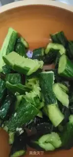 Make The cucumber by the skirt step 4