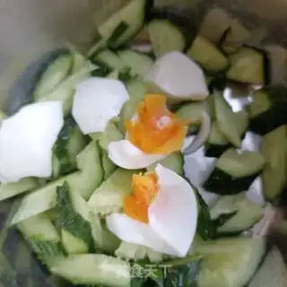 Make Cucumber tomato boiled eggs step 2
