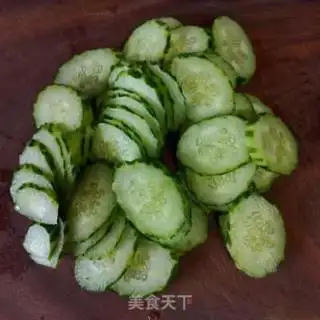 Make cucumber fried eggs step 3