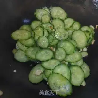 Make cucumber fried eggs step 5