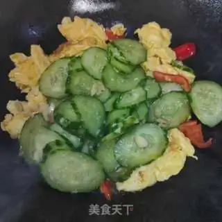 Make cucumber fried eggs step 8