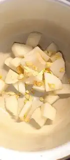 Make Xinjiang Sydney soup step 1