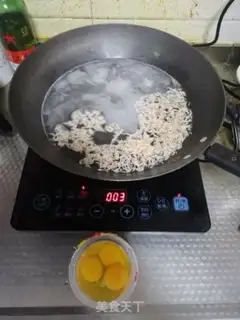 Make Shrimp eggs, purple soup step 1