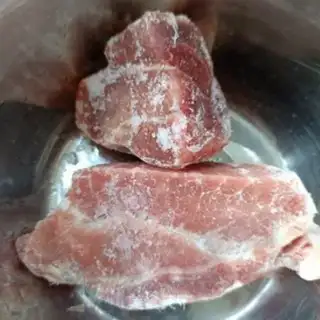 Make Golden ham and plum stew step 0