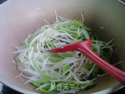 Make The green bean sprouts step 3
