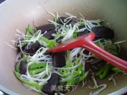 Make The green bean sprouts step 4
