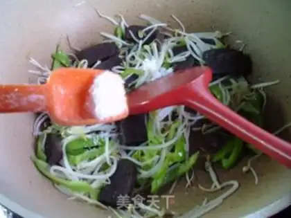 Make The green bean sprouts step 6