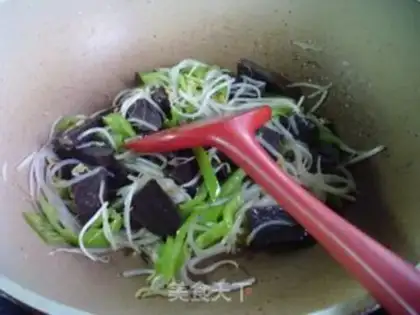 Make The green bean sprouts step 7