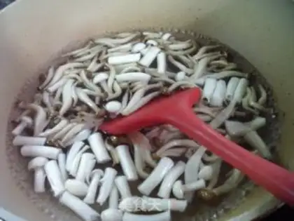 Make Twin mushrooms and fried tomatoes step 3