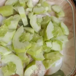 Make White jade cucumber with eggs step 1