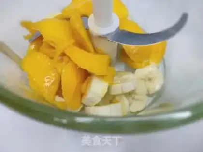 Make Mango banana shake step 1