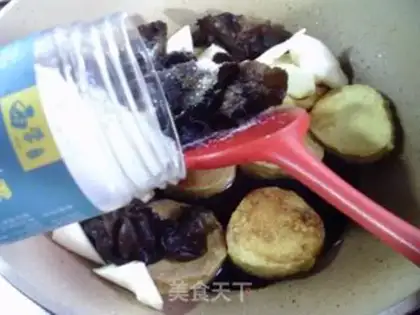 Make Black-mucked, white-burned round-shell chicken step 7