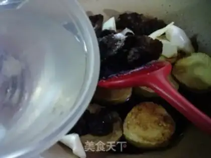 Make Black-mucked, white-burned round-shell chicken step 8