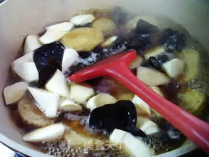 Make Black-mucked, white-burned round-shell chicken step 9