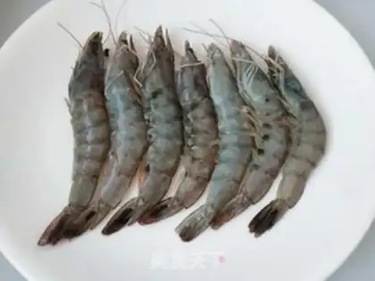 Make A garlic fan with a shrimp back step 1