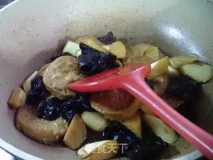 Make Black-mucked, white-burned round-shell chicken step 11