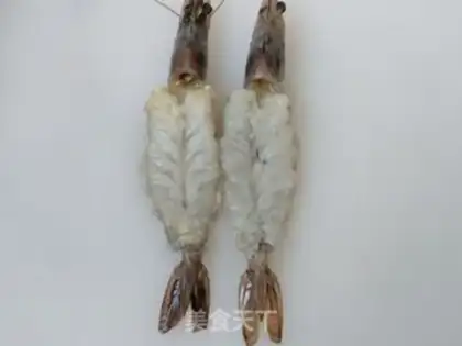 Make A garlic fan with a shrimp back step 4