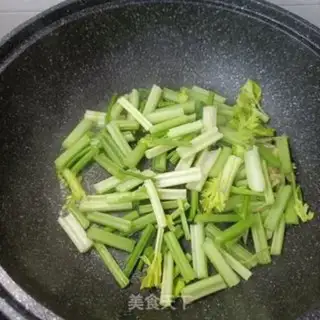 Make Lunch celery step 5