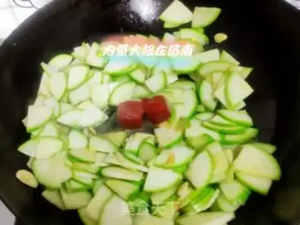Make Spicy egg noodles step 6