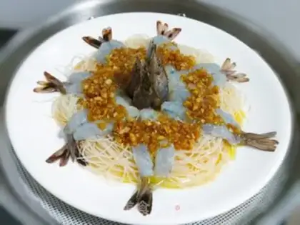Make A garlic fan with a shrimp back step 9