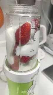 Make Strawberry yogurt mousse step 2