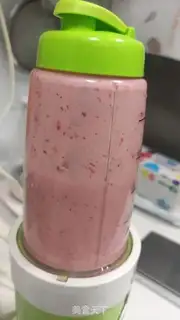 Make Strawberry yogurt mousse step 3