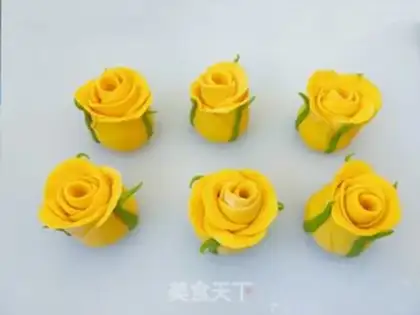 Make Rose buns step 7