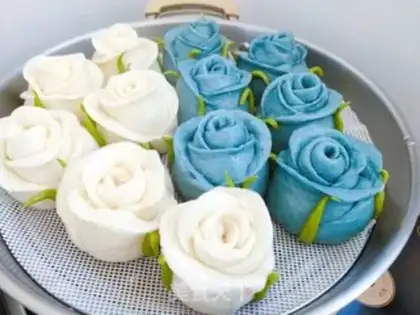 Make Rose buns step 11