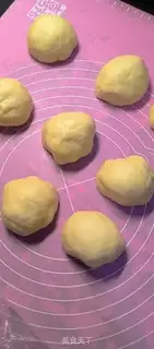 Make Coconut bean bread step 3