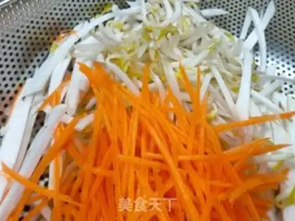 Make Shrimp soup noodles step 1