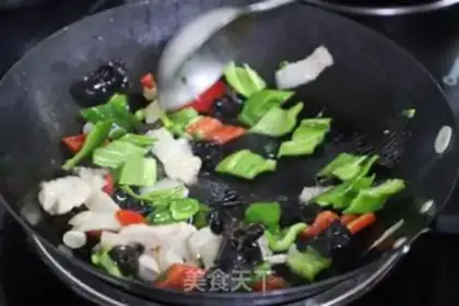 Make The green peppers make the leaves step 1