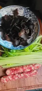 Make Weenie fried celery step 0