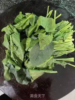 Make Spinach with golden needle mushrooms step 0