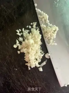 Make Spinach with golden needle mushrooms step 2