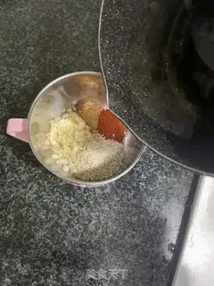Make Spinach with golden needle mushrooms step 4