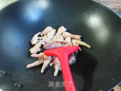 Make The chicken claws burn the sea step 2