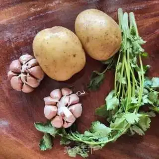 Make Garlic potatoes step 0