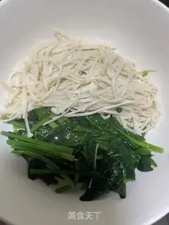 Make Spinach with golden needle mushrooms step 10