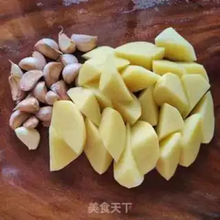 Make Garlic potatoes step 1